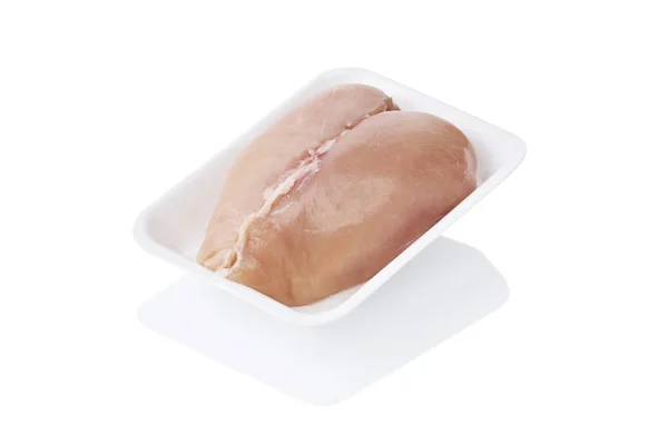 Fillet payudara ayam mentah dalam baki pengemasan makanan — Stok Foto
