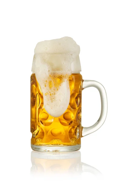Grande copo tradicional de cerveja bávara isolado em branco — Fotografia de Stock