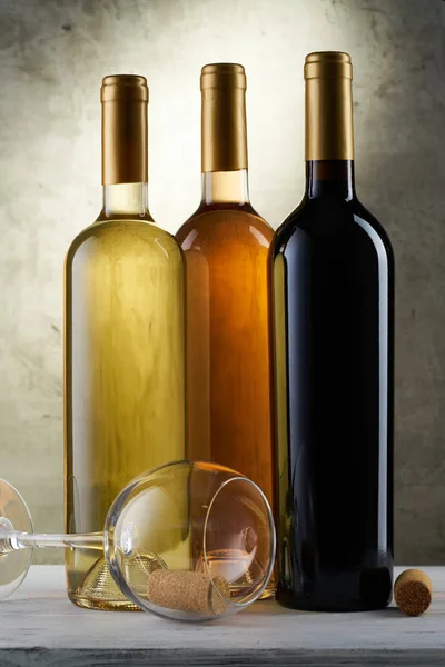 Ensemble de bouteilles de vin prêt pour l'image de marque — Photo