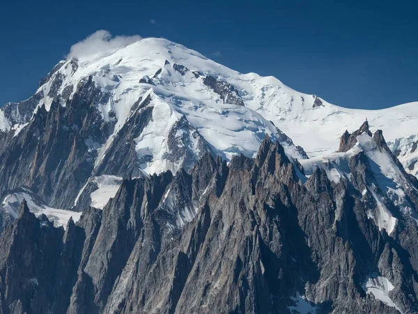 Pico del Mont Blanc en los Alpes franceses Fotos de stock libres de derechos