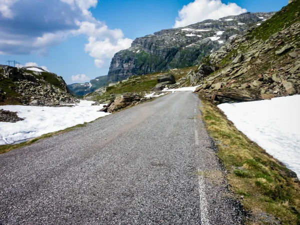 ノルウェーへの旅行 山の道 — ストック写真