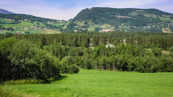 Rowerzystów Podróżujących Górach Norwegii — Zdjęcie stockowe