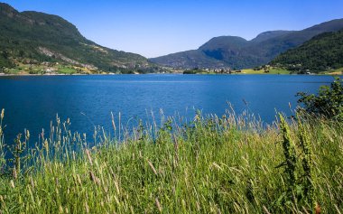 Norveç'e seyahat. Dağlar, nehirler, göller, Fiyordlar ve vadiler 