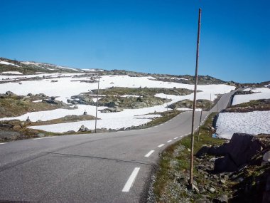 Norveç'e seyahat. Dağ yollarında ve vadiler
