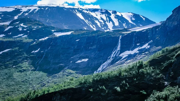 Schöne Norwegische Natur Berge Straßen Und Gebirgsfluss — Stockfoto