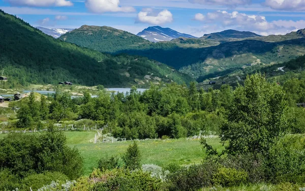 Podróżowanie Norwegii Góry Rzeki Jeziora Fiordów Doliny Wieś Jest Górzystej — Zdjęcie stockowe