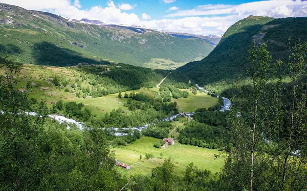 美丽的挪威自然 道路和山河 — 图库照片