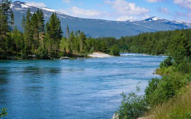 Norveç'e seyahat. Dağlar, nehirler, göller, Fiyordlar ve vadiler