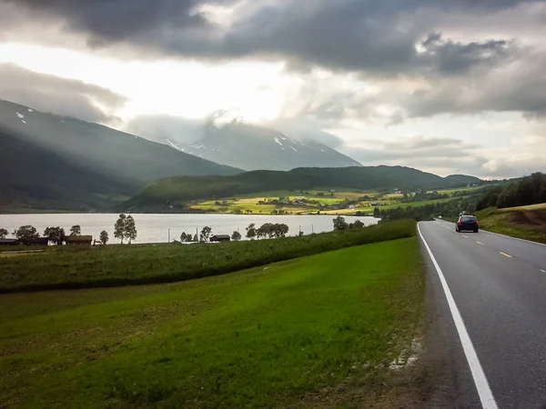 Norveç Seyahat Dağlar Nehirler Göller Fiyordlar Vadiler Dağ Köyü — Stok fotoğraf