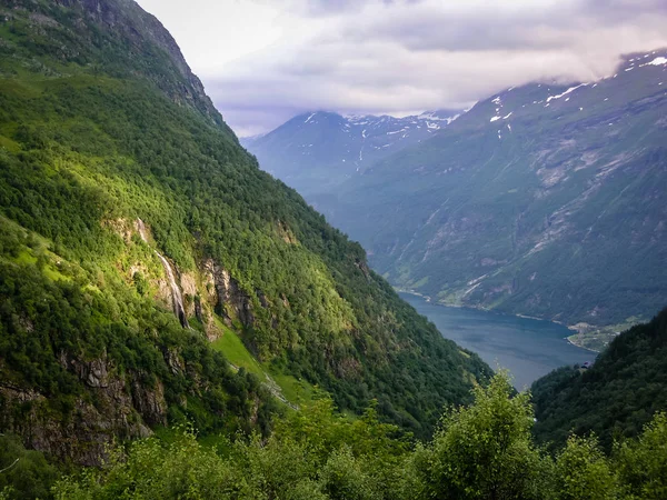 Anreise Nach Norwegen Berge Seen Fjorde Und Täler Dorf Der — Stockfoto