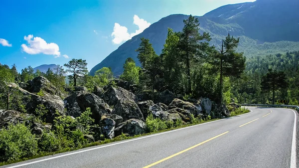 Cestujeme Norska Horská Zpevněné Silnice — Stock fotografie