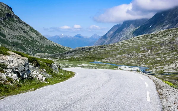 Krásná Norská Příroda Hory Soutěsky Horská Řeka — Stock fotografie