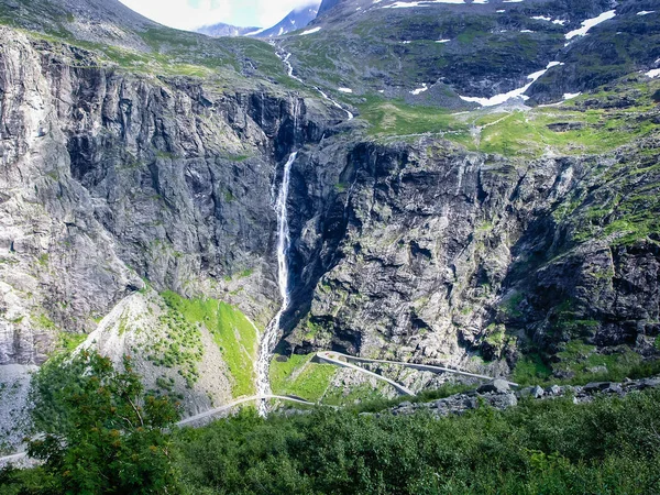 Pięknej Przyrody Norweski Góry Wąwozy Górskiej Rzeki Górskiej Drogi — Zdjęcie stockowe