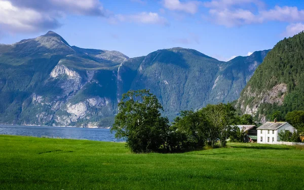 Anreise Nach Norwegen Berge Flüsse Seen Fjorde Und Täler Bergdorf — Stockfoto