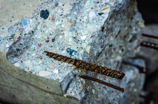 Un pezzo di cemento rotto — Foto Stock