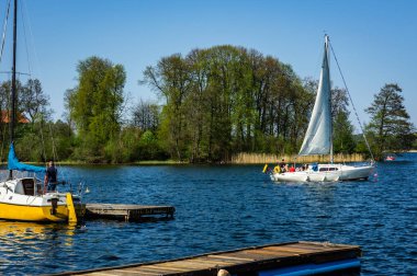 Trakai, Litvanya Galve Gölü'ndeki kale. Güneşli bir gün