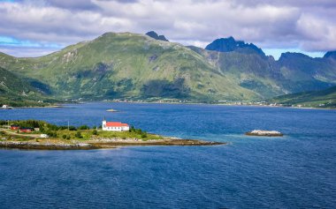 Norveç 'In fiyord 'leri. Kayalık sahil, mesafe görebilirsiniz t