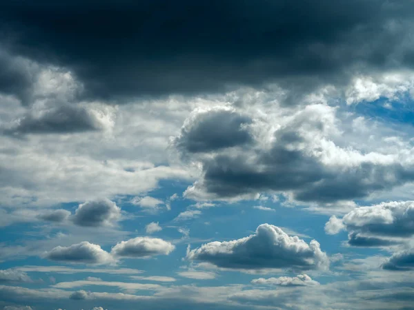 嵐の雲による劇的な空 — ストック写真
