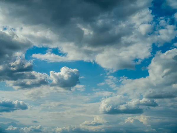 嵐の雲による劇的な空 — ストック写真