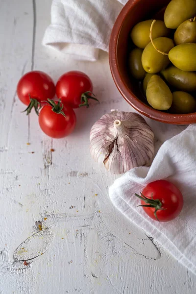 Cherry Rajčata Přes Bílé Pozadí — Stock fotografie