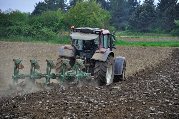 Traktor Szántás Bretagne Ban — Stock Fotó