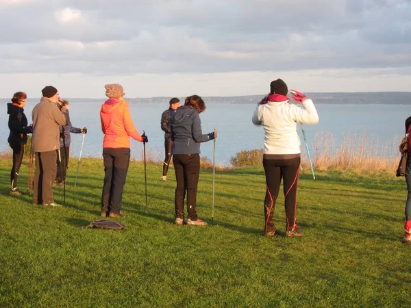 Plerin France December 2017 Hikers Doing Warm Movement Pointe Roselier — стоковое фото