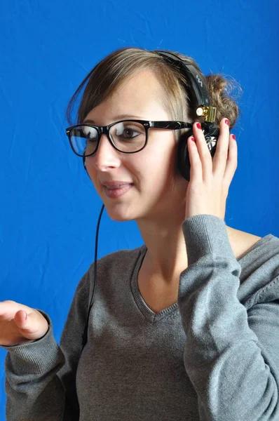 Adolescente Ouvindo Música — Fotografia de Stock