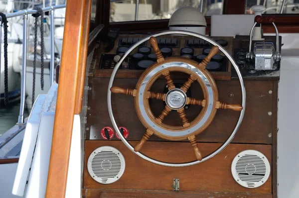 Het Wiel Van Een Schip Haven Van Zwarte Bessen — Stockfoto