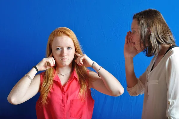 Two Teen One Shouting Other Plug Her Ears — Stock Photo, Image