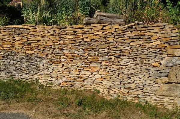 Solid wall made of stone — Stock Photo, Image