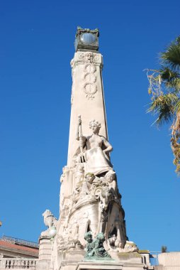 Marsilya_Fransa,25 Ekim, 2018:Marsilya'daki Saint Charles istasyonunun önündeki heykel