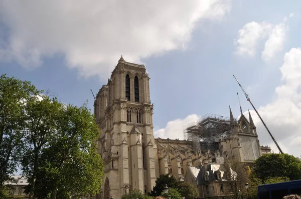 Monumento de Paris, Notre Dame em reconstrução — Fotografia de Stock