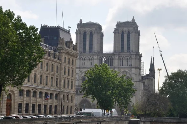 Monumento de Paris, Notre Dame em reconstrução — Fotografia de Stock