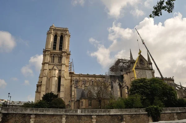 Monumento de Paris, Notre Dame em reconstrução — Fotografia de Stock