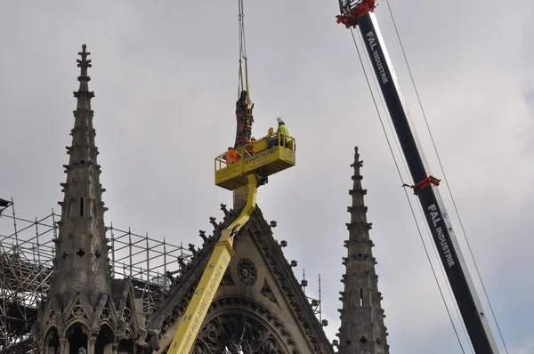 Párizsi emlékmű, Notre Dame az újjáépítésben Jogdíjmentes Stock Képek