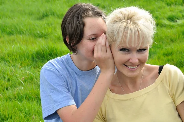 Samförstånd mellan mor och dotter — Stockfoto