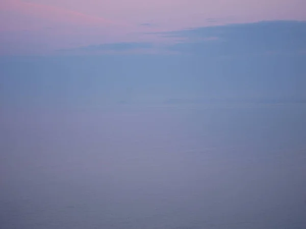 夕暮れ時の海の霧 — ストック写真