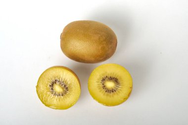 Beyaz arka planda Kivi altını