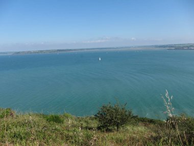 Saint-Brieuc Körfezi Plerin 'deki Pointe du Roselier' den görüldü.