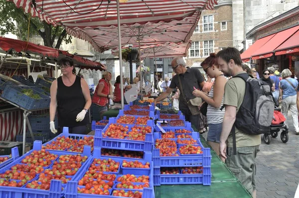 Люди Покупают Фрукты Овощи Рынке Aaren — стоковое фото