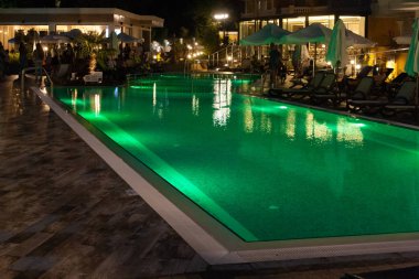 Bulgaristan, 2018. Dışında otel havuzunda bir gece otelde ile Bahçe
