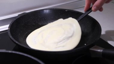 Tavada Ev Yapımı Krep Yapımı