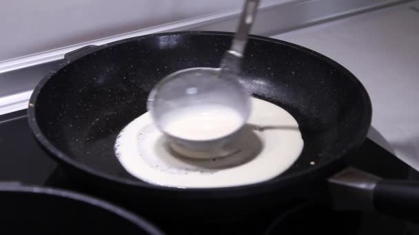Frying pans on an induction stove — Stock Video