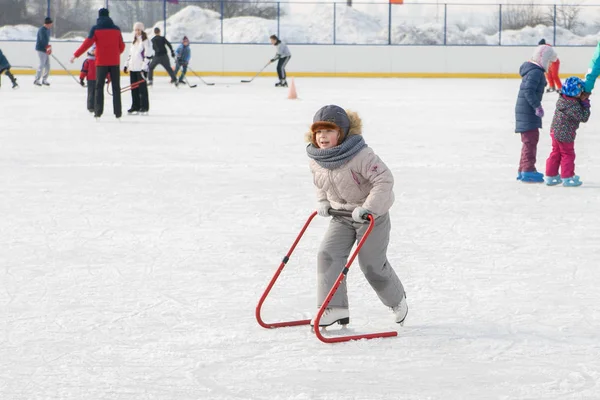 Ice skating with child support device — Stock Photo, Image