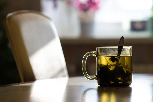 Pagi teh hijau di dapur — Stok Foto