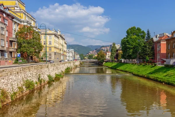 Fiume Miljacka a Sarajevo, Bosnia-Erzegovina — Foto Stock