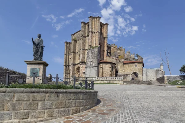 Kostel Santa Maria de la Asuncion, Castro Urdiales, Kantábrie, Španělsko — Stock fotografie