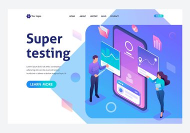Izometrik gençler cep telefonu ekranının yanında durup programı ve mobil uygulamayı test ediyor. Şablon açılış sayfası