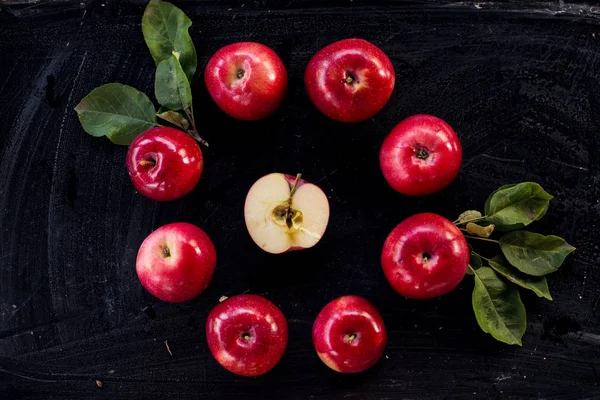 Mermelada de manzana roja ingrediente vista superior en negro —  Fotos de Stock