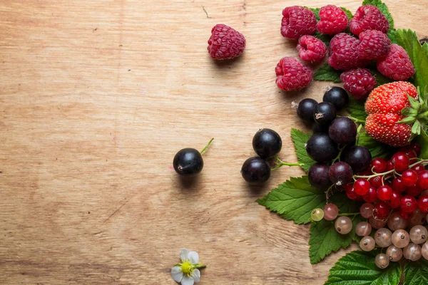 Fresh berries on wooden background table top view — Stock Photo, Image